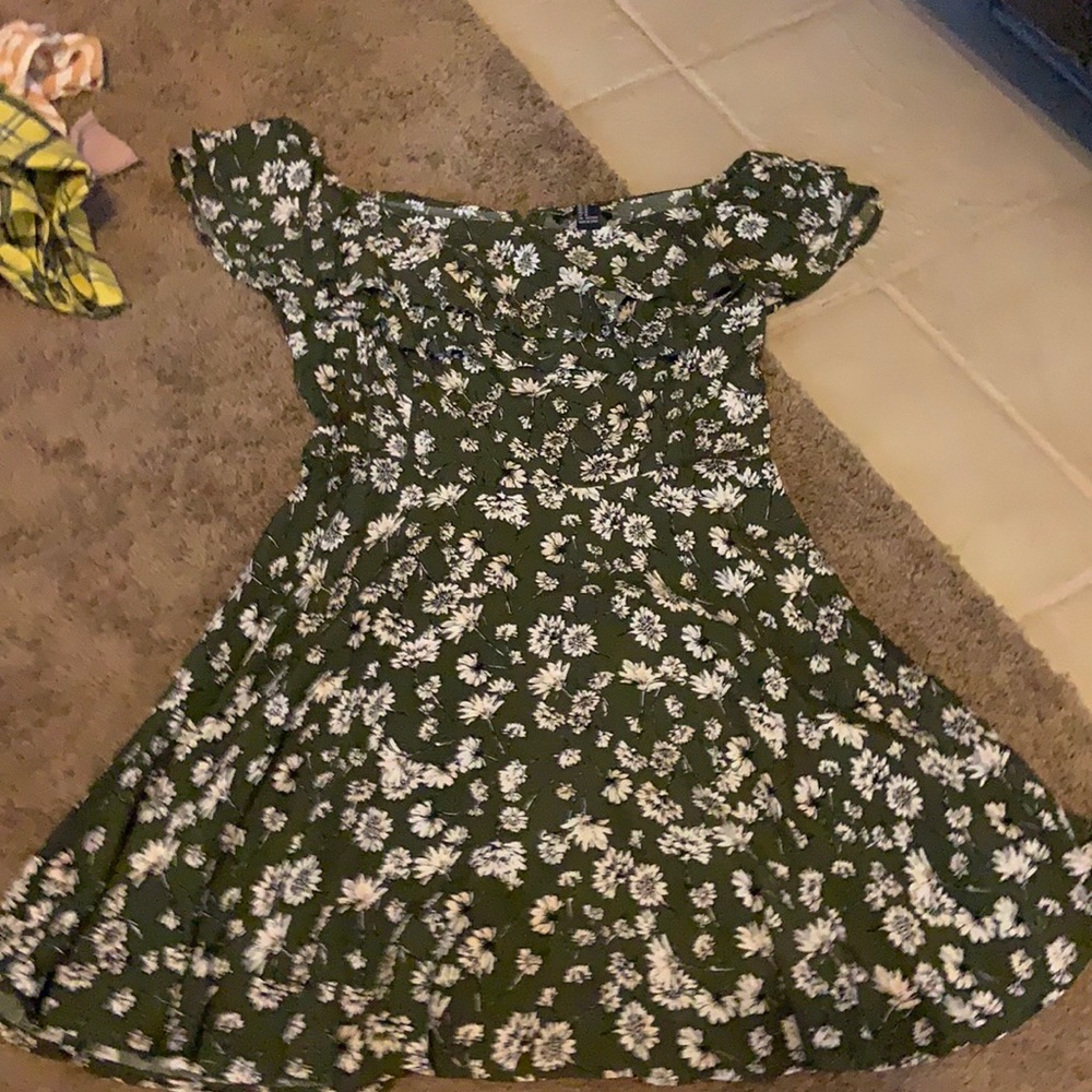 Forever 21 sized medium off the shoulder floral dress
